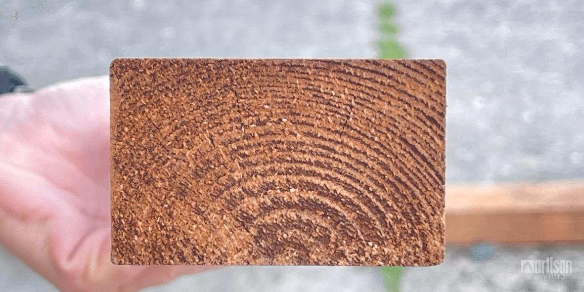 Podkladové hranoly 42x68 Thermo borovice - detail řezu